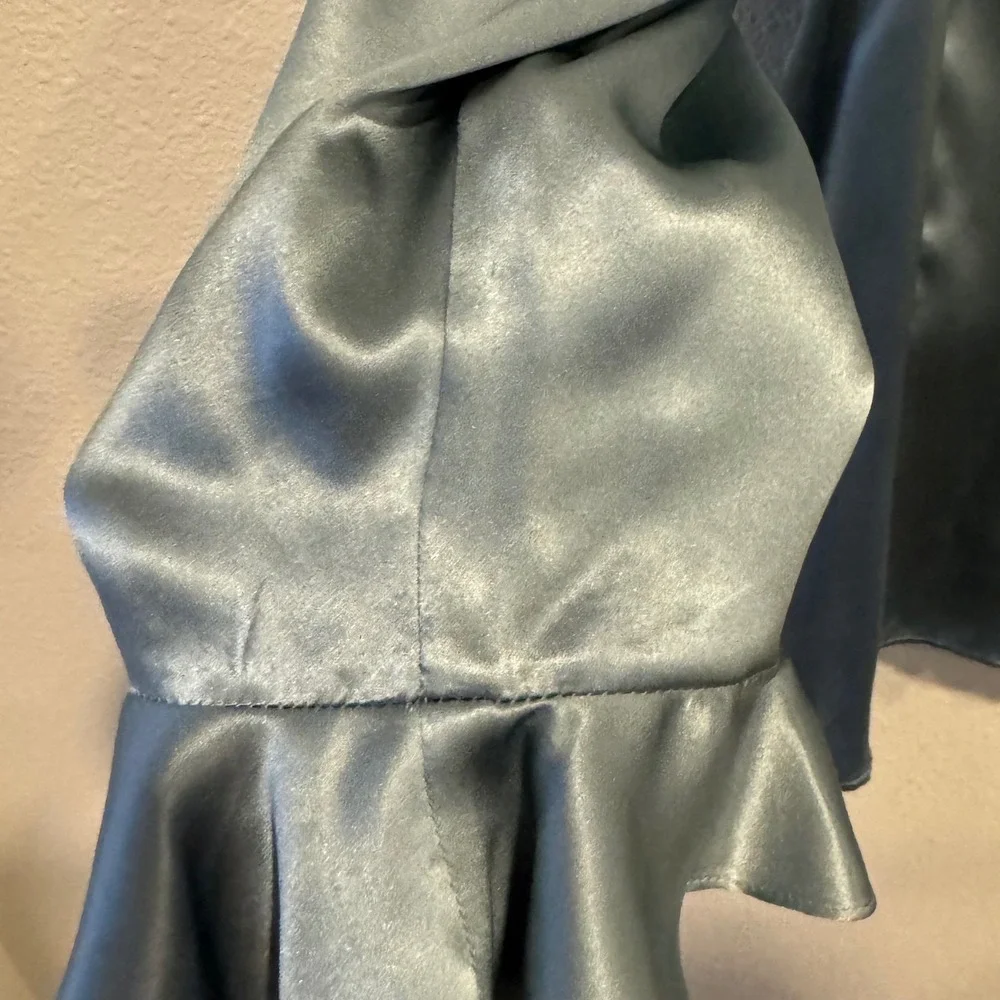 Anne Klein AK Silk Ruffle Front Blouse Dusty Blue‎ Grey Satin Top Size (4)